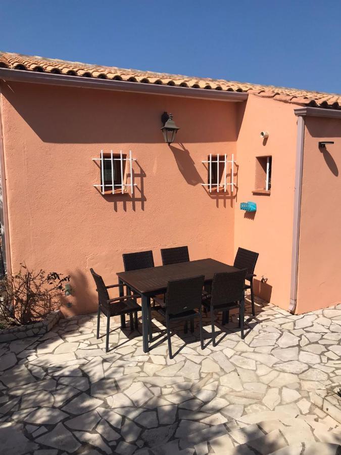 Villa mit großartigem Panoramablick auf das Meer und direkt am Pool La Croix-Valmer Exterior foto