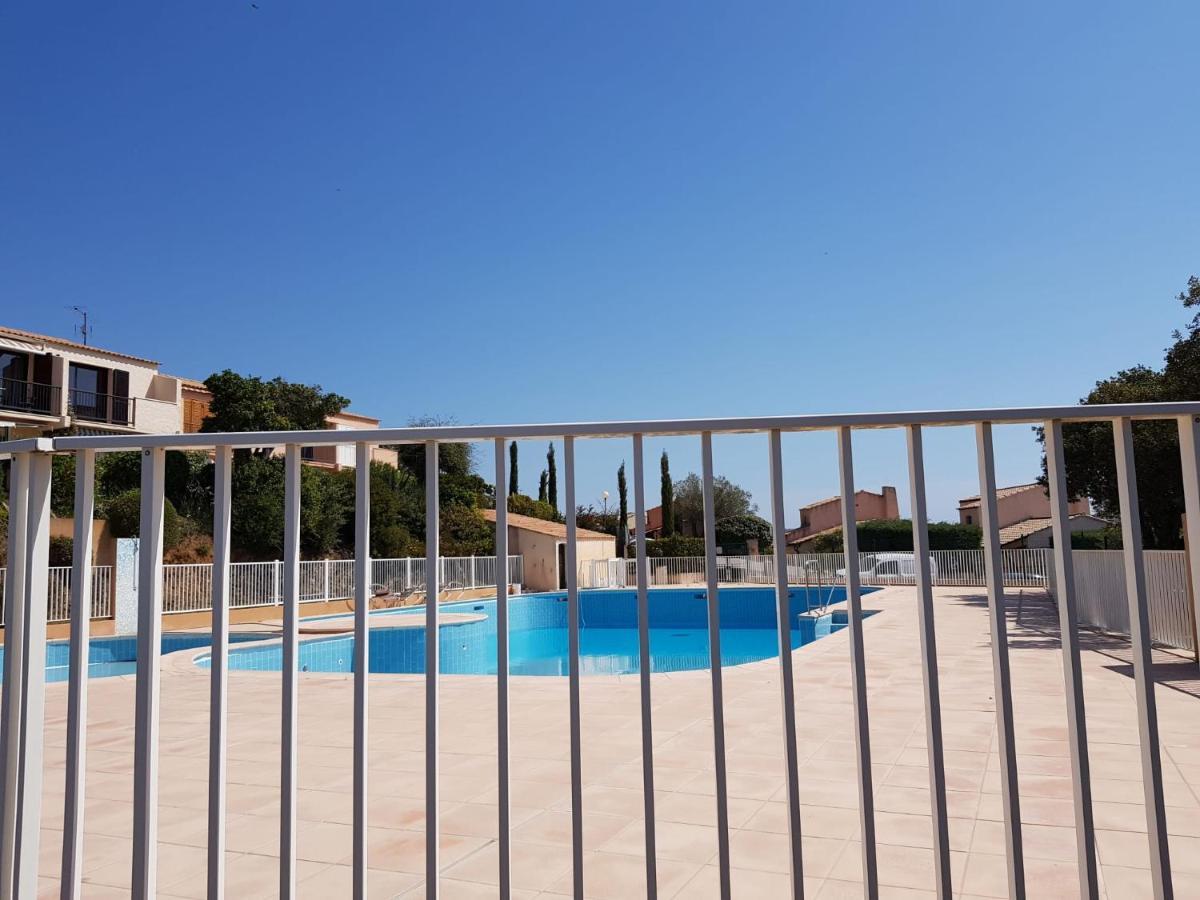 Villa mit großartigem Panoramablick auf das Meer und direkt am Pool La Croix-Valmer Exterior foto