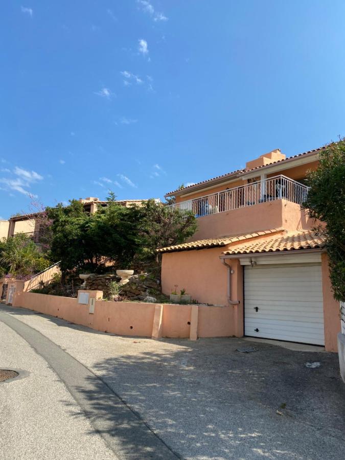 Villa mit großartigem Panoramablick auf das Meer und direkt am Pool La Croix-Valmer Exterior foto