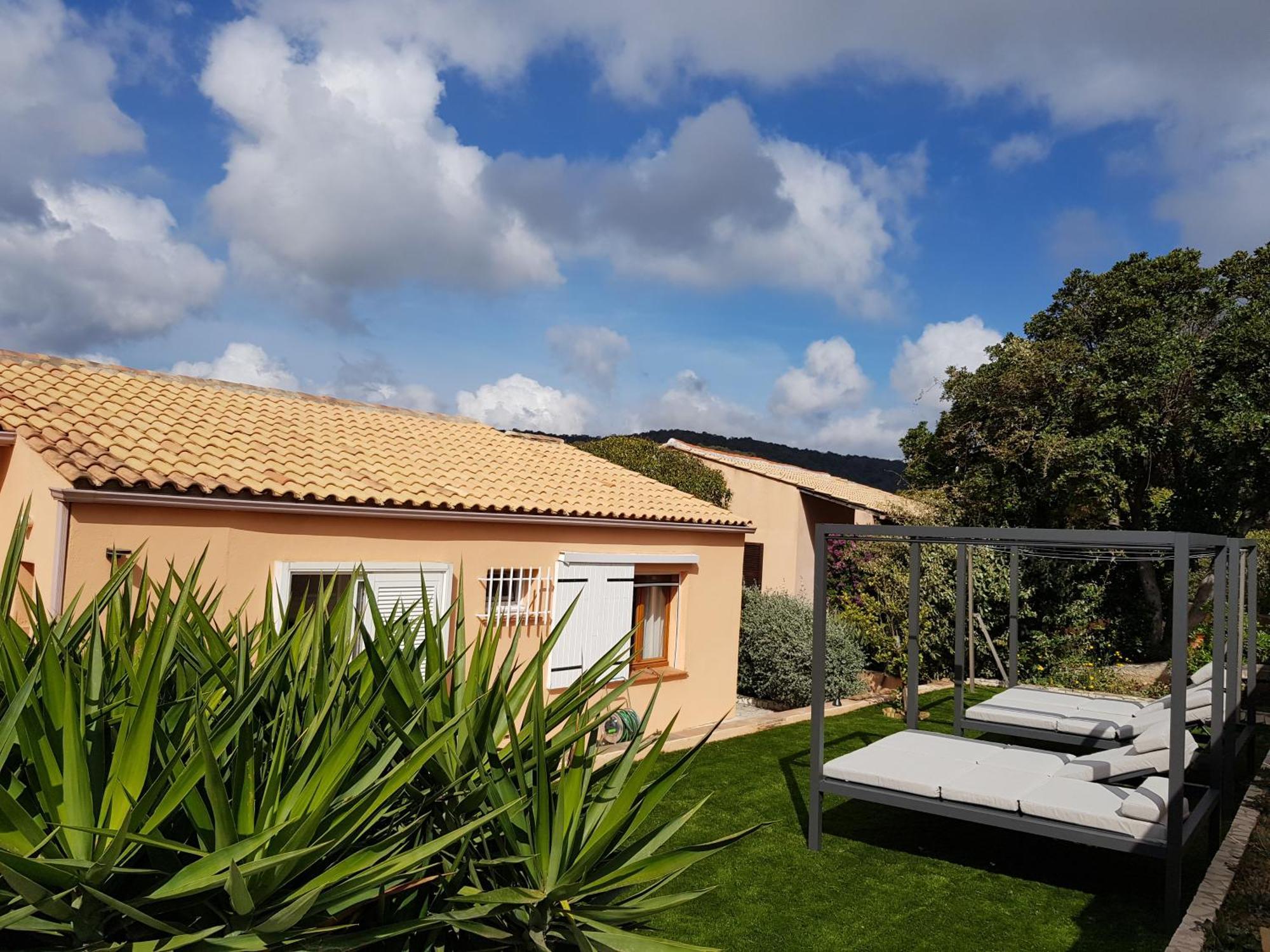 Villa mit großartigem Panoramablick auf das Meer und direkt am Pool La Croix-Valmer Exterior foto